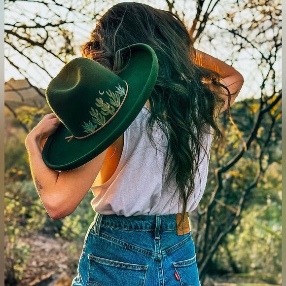 Luna Bloom Hat - Picture 2 of 3